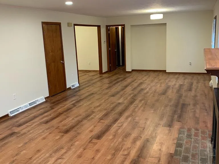 133 Castle Blvd — Photo 3