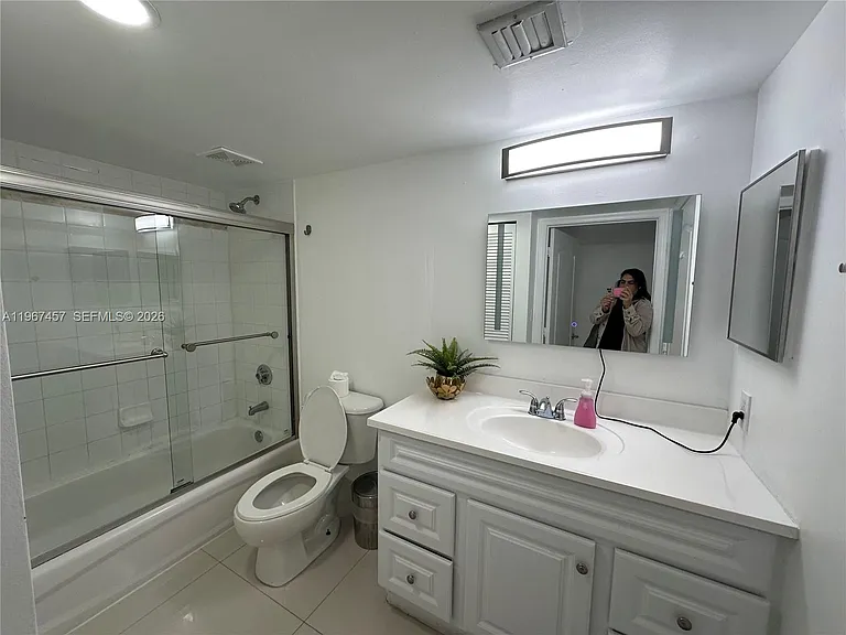 1200 Brickell Bay Dr #1712 — Photo 11