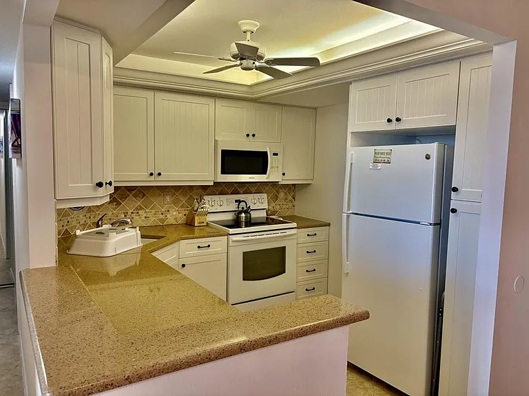 320 Seaview Ct #1710 — Photo 5