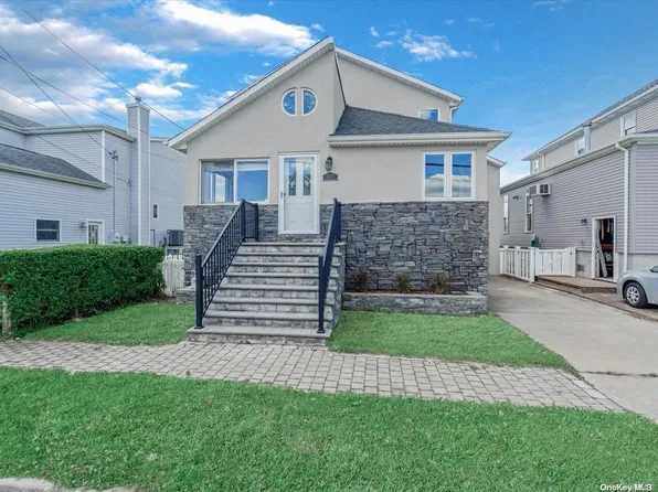 917 S 6th Street, Lindenhurst, NY 11757
