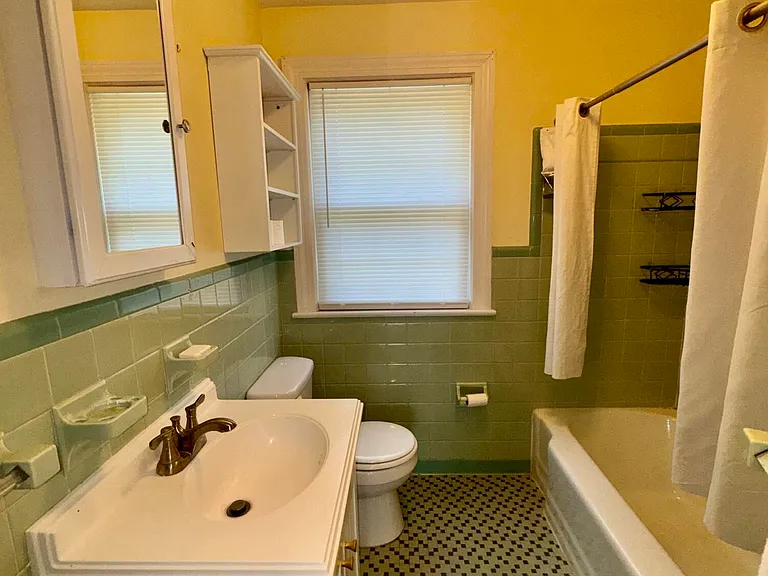 1717 S Elm St — Photo 17