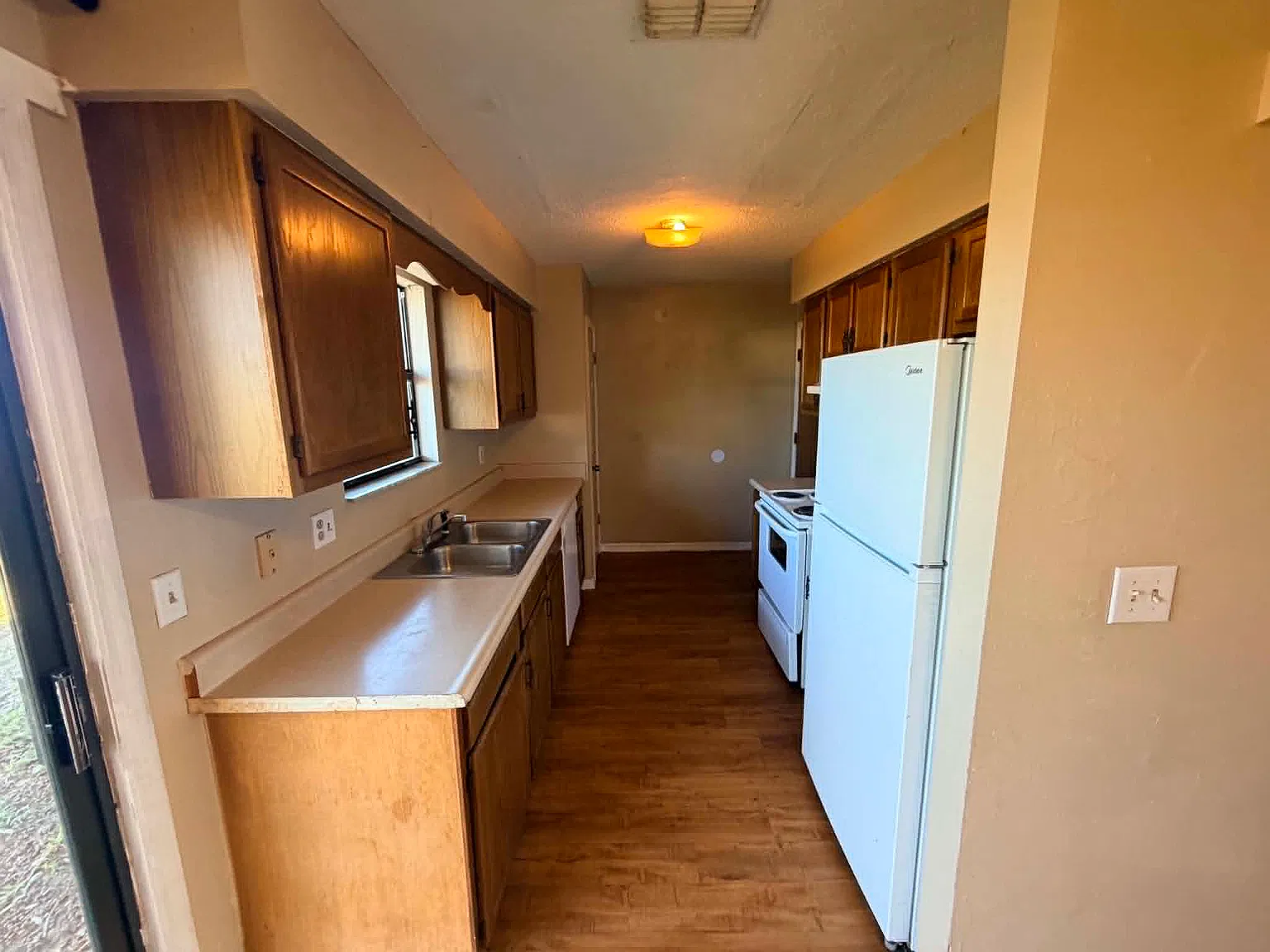 2 bed, 1000 sqft, $1,100 — Photo 4