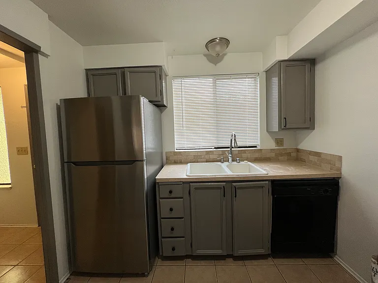 15719 Admiralty Way #B — Photo 3