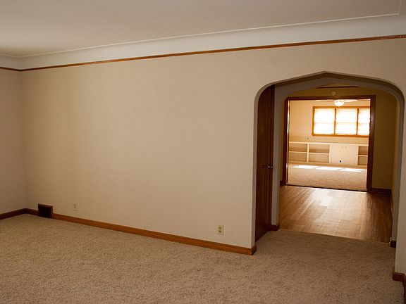 5th image of 2651 McKinley St NE