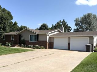 606 Max Dr, Imperial, NE 69033