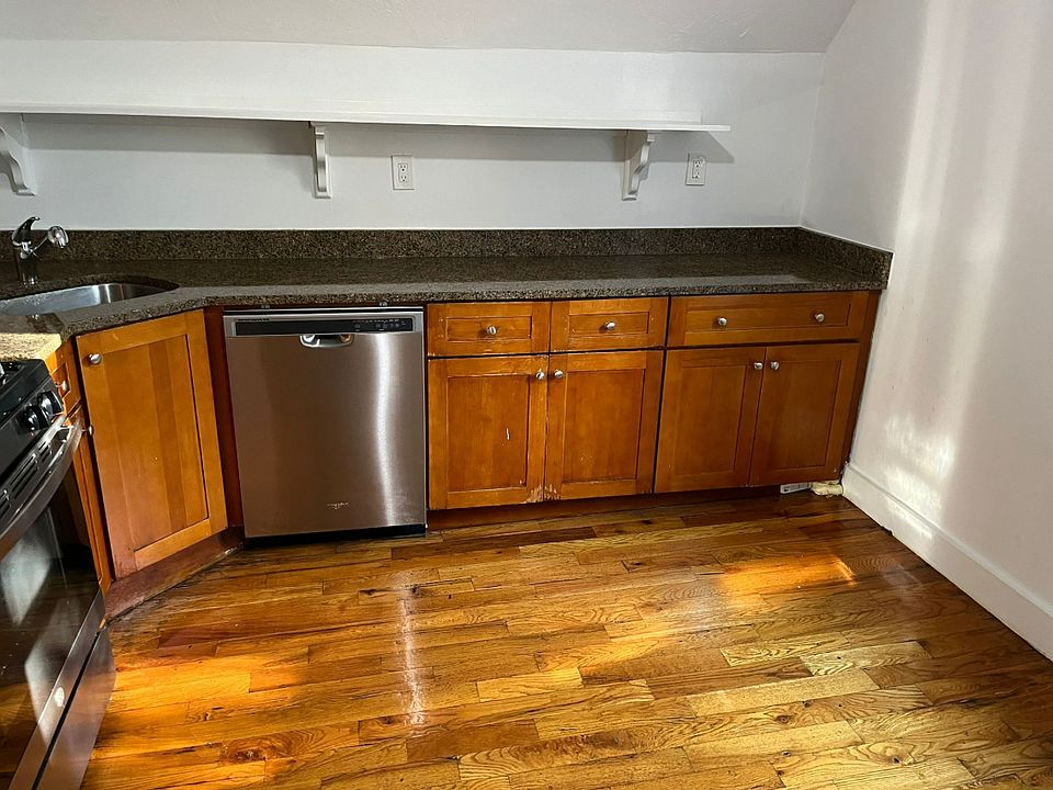 2nd image of 93 Devon St Floor 2