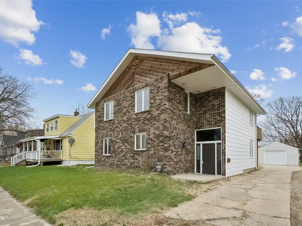 217 9th St, West Des Moines, IA 50265