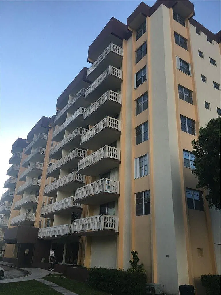 1 bed, 1.0 bath, 840 sqft, $1,600 — Photo 1