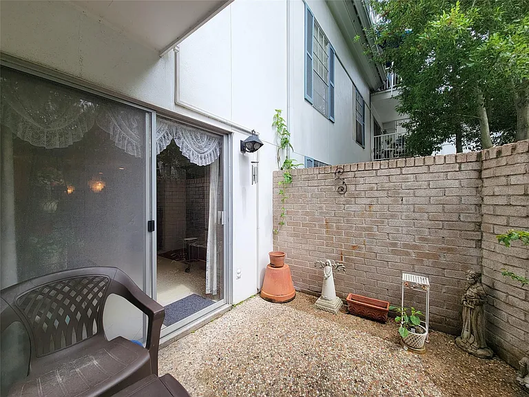 2601 Bellefontaine St #A104 — Photo 32