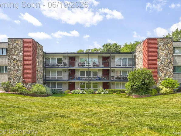 4345 Crooks Rd APT 4, Royal Oak, MI 48073