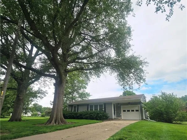 404 Spruce St, Tarkio, MO 64491