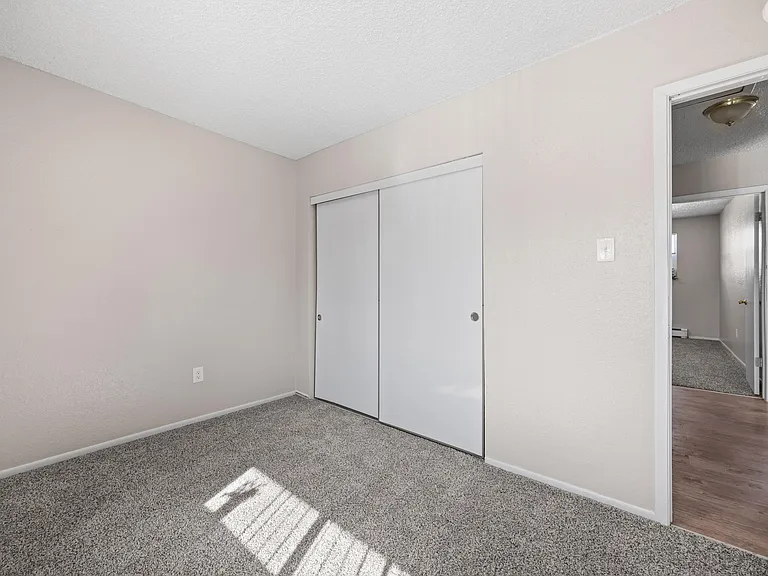 1305 Estes St — Photo 11