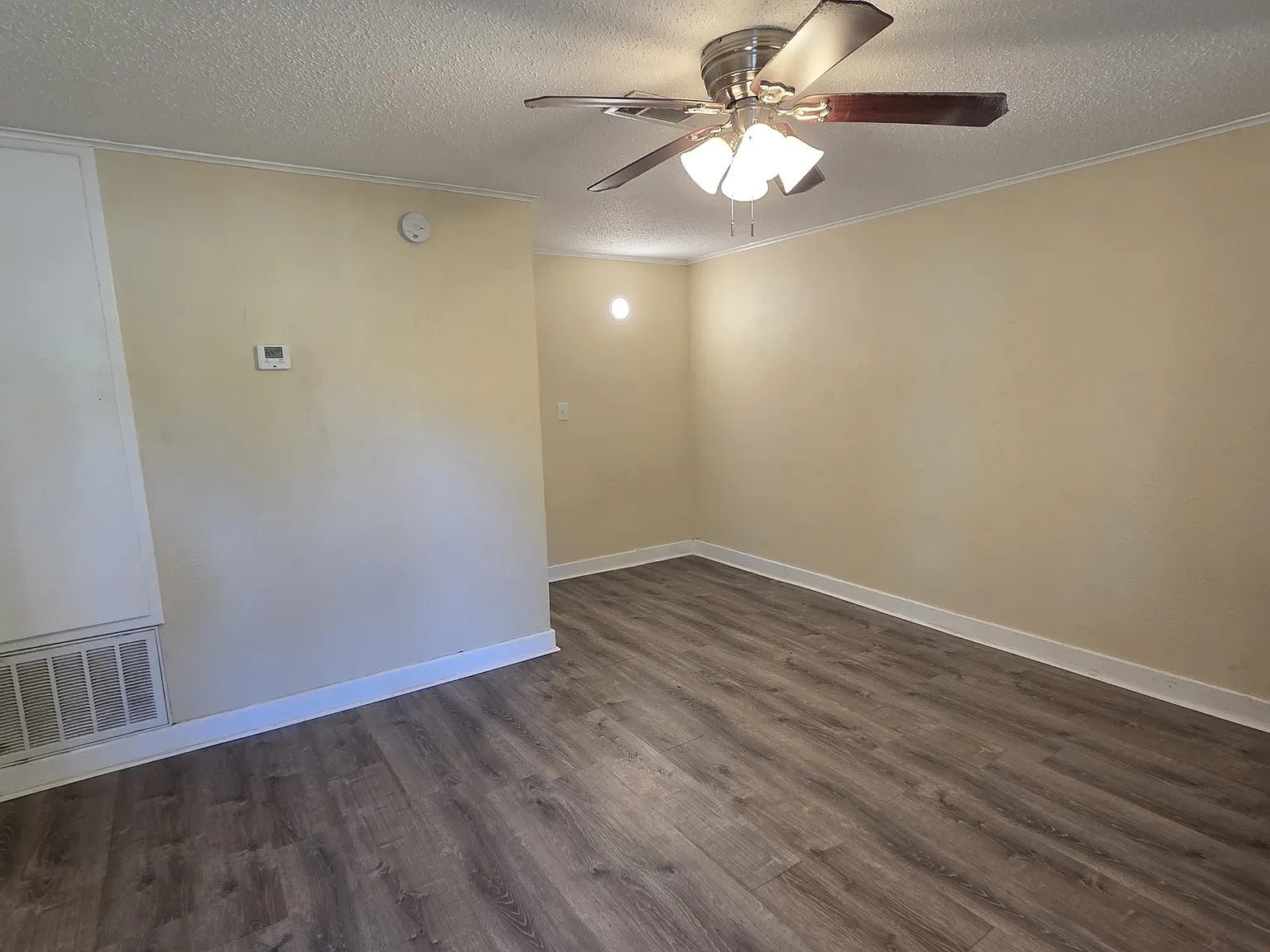 401 West Dewey Avenue - 1 — Photo 2