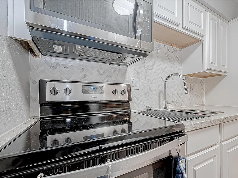1860 White Oak Dr #375 — Photo 23