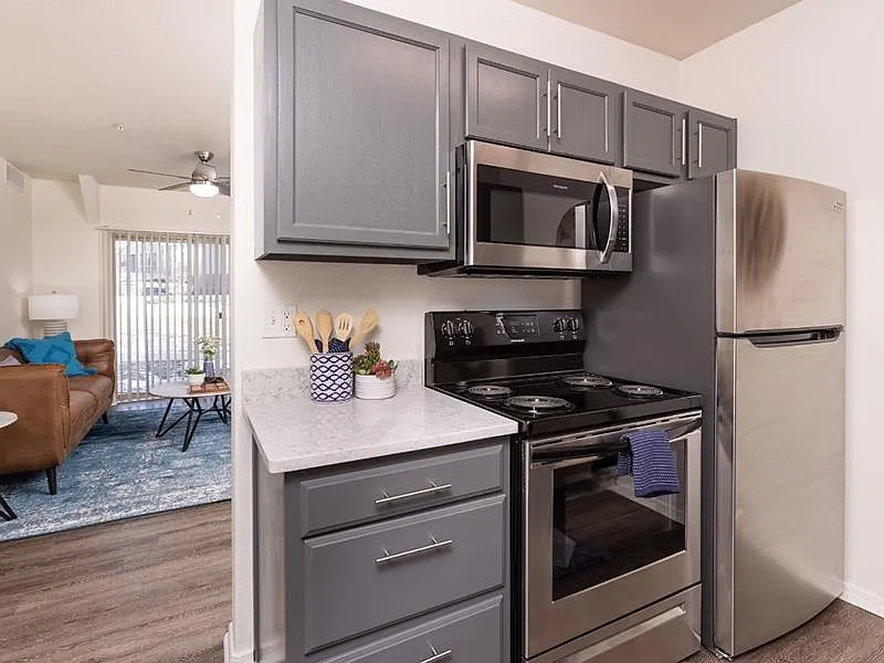 Sundance Apartments — Photo 2