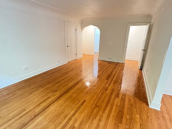 3rd image of 516 Summit Ave E #303