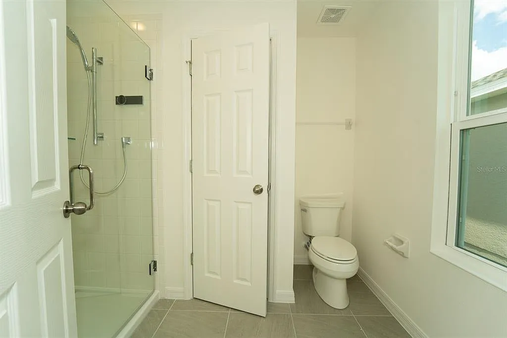 5 bed, 2.5 bath, 2287 sqft, $2,400 — Photo 3