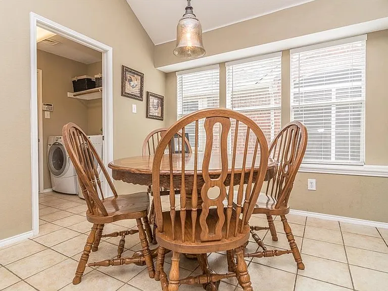 5708 Bedford Ln — Photo 4