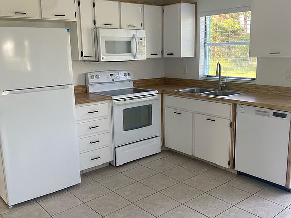 5th image of 846 Ladyfish Ave #1