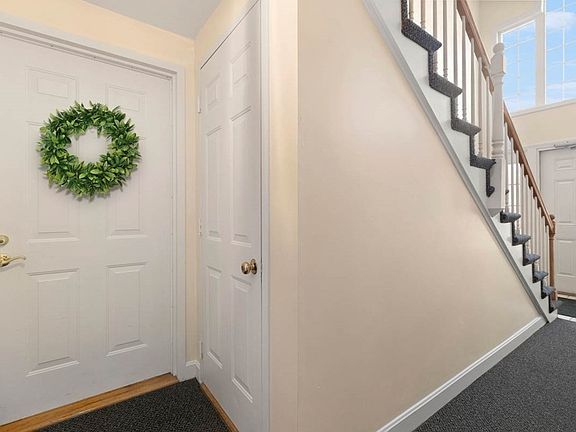 5th image of 28 Essex Green Ln #A