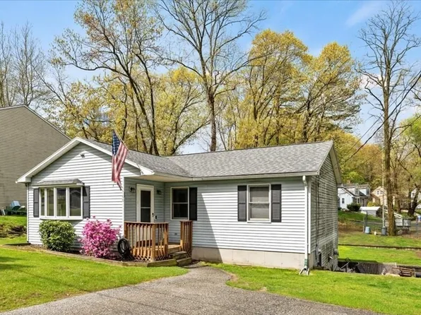 160 University St, Springfield, MA 01104