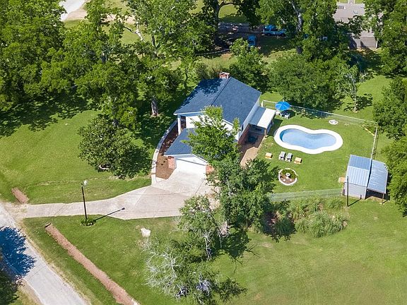 3rd image of 1310 Caney Trail Dr