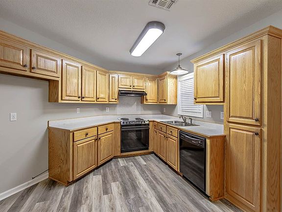 5th image of 114 Saxony Dr