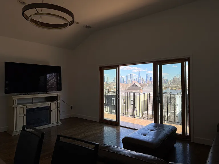 192 Arlington Ave #4 — Photo 1