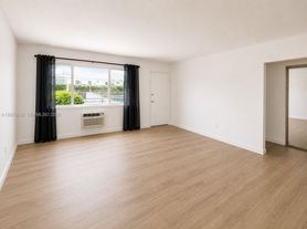 2250 Bay Dr, Miami Beach, FL