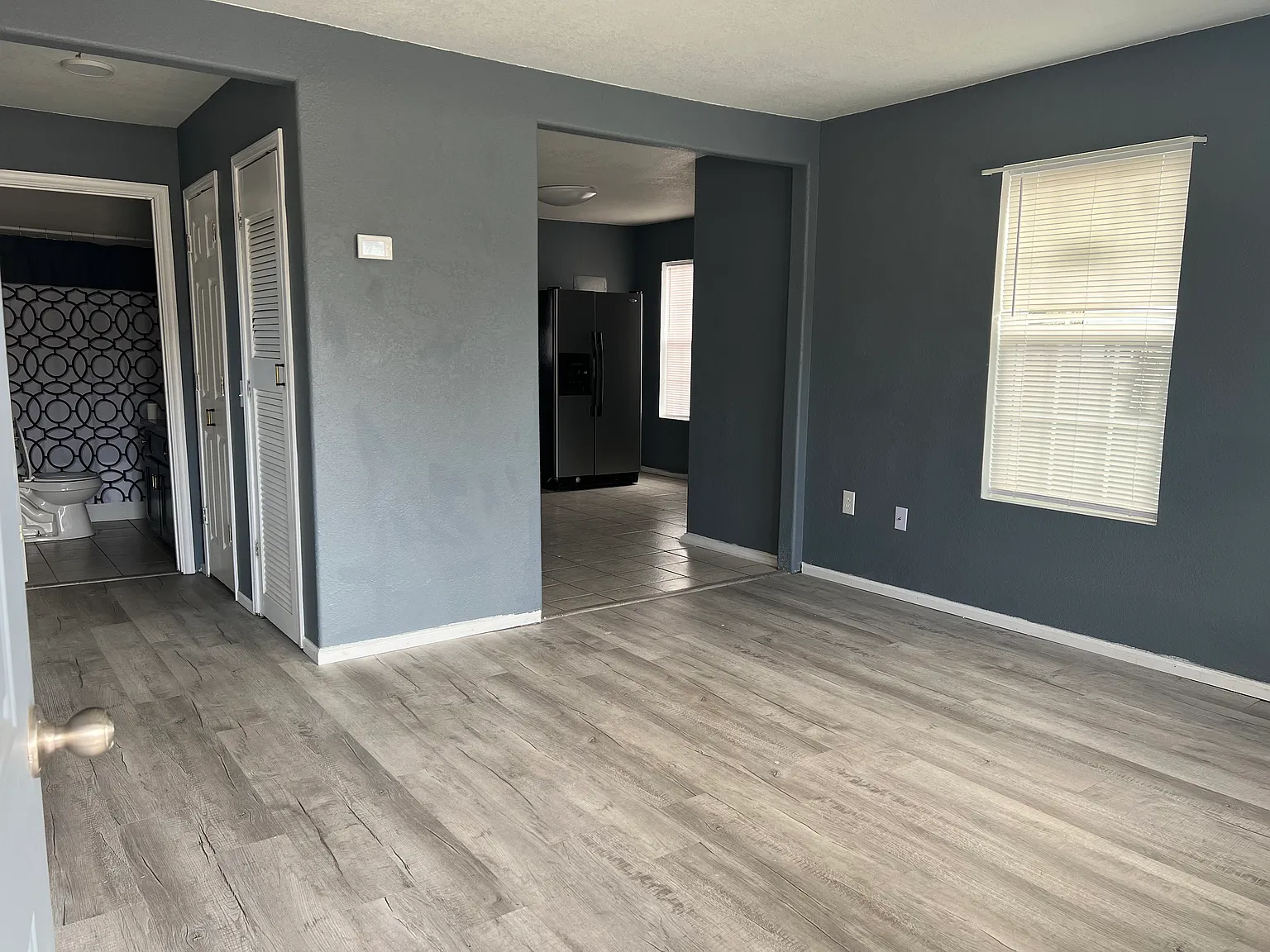 3 bed, 1100 sqft, $1,200 — Photo 2