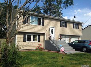 64 Dietz St, Central Islip, NY 11722