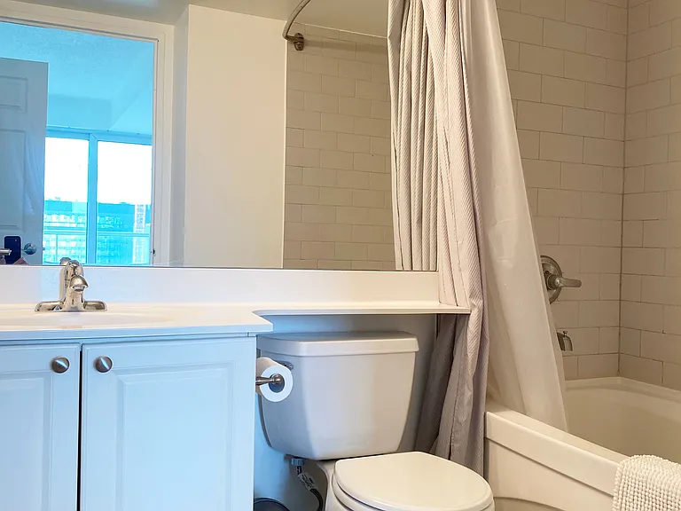 230 King St E #1201 — Photo 10