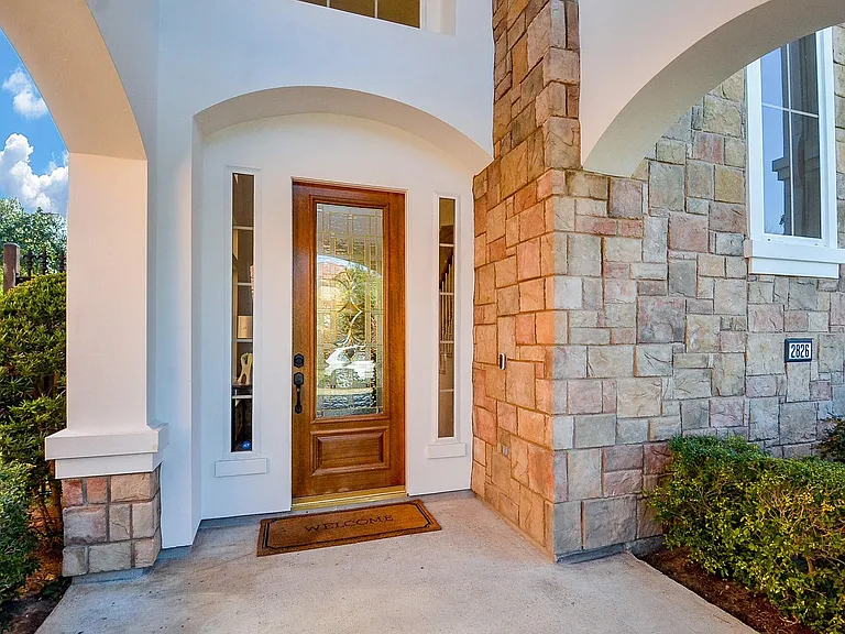 2826 Tudor Mnr — Photo 45