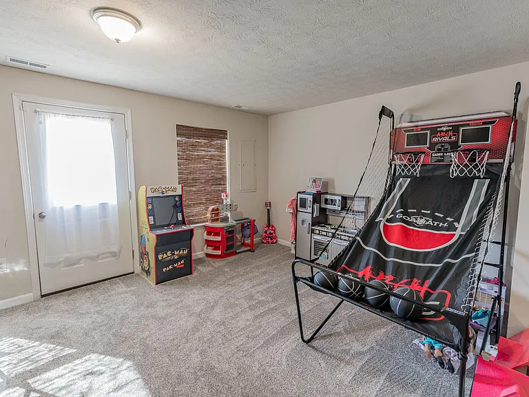 210 Summerfield Dr — Photo 11