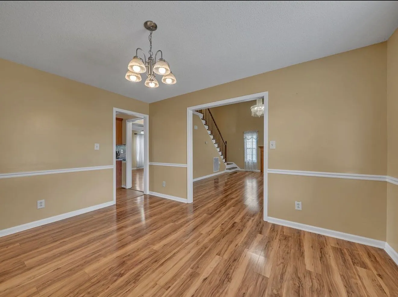4 bed, 2484 sqft, $2,200 — Photo 4