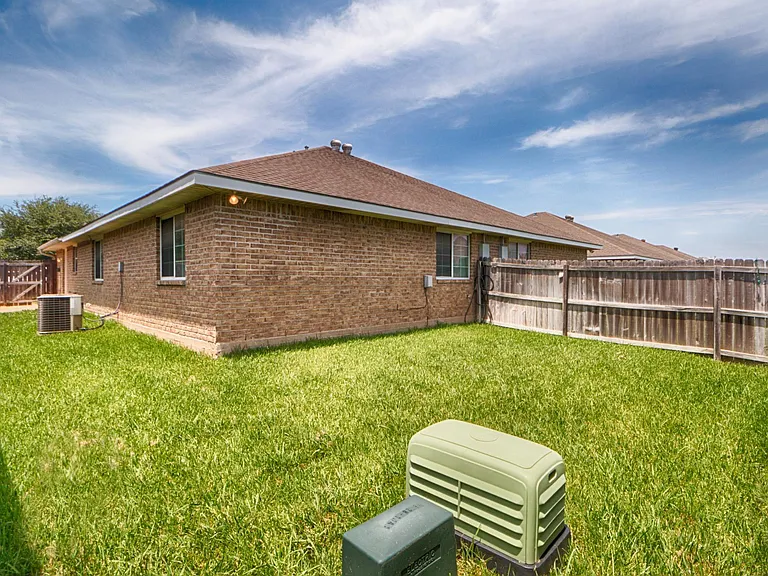 3612 Oldenburg Ct — Photo 14