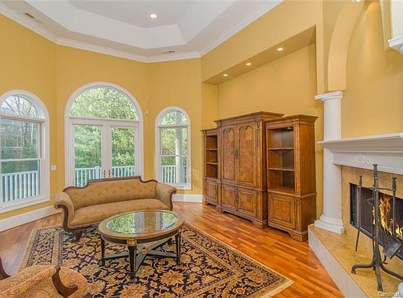 5th image of 18 Cedar Hill Dr