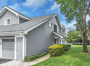 190 River Dr, Moriches, NY 11955