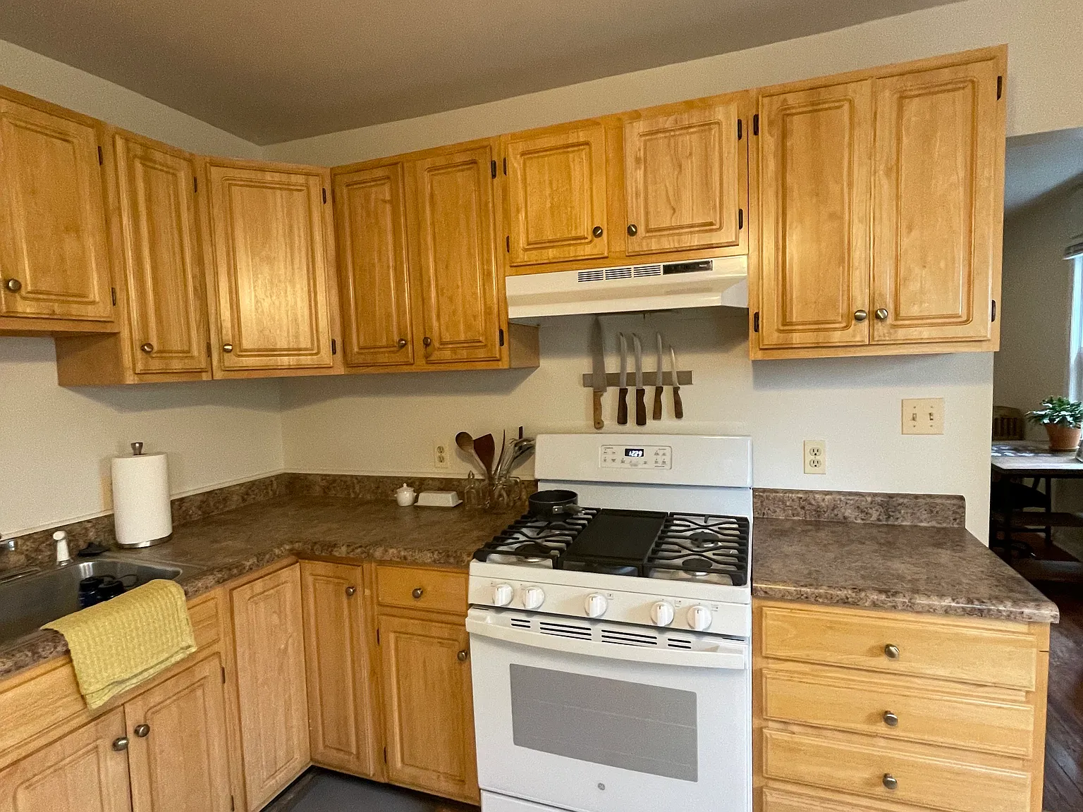3635 Roland Ave — Photo 3
