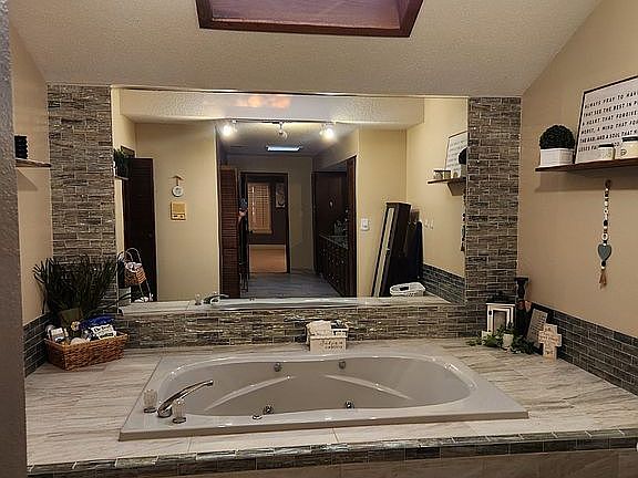 Mather Soaker Tub