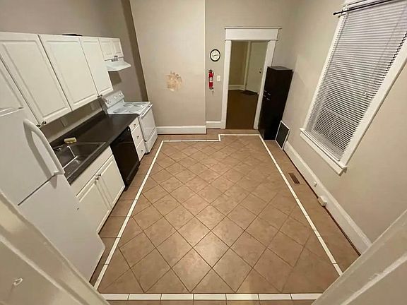 3rd image of 814 Day Ave SW APT 2