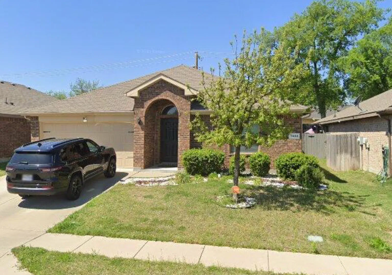 Room in 4 Bedroom Home in Fort Worth — Photo 1