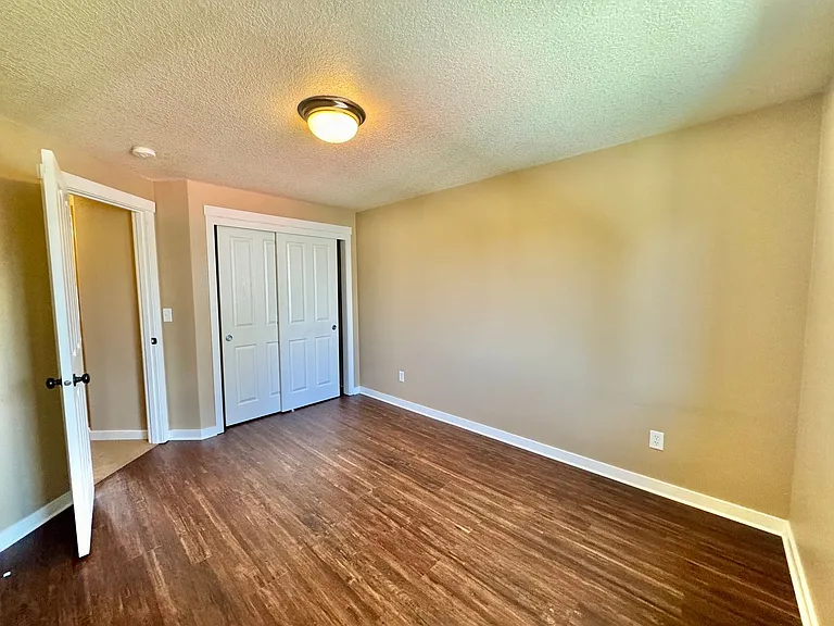 2401 NE 114th Ct — Photo 15
