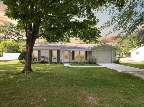 19153 Oak St, New Paris, IN 46553