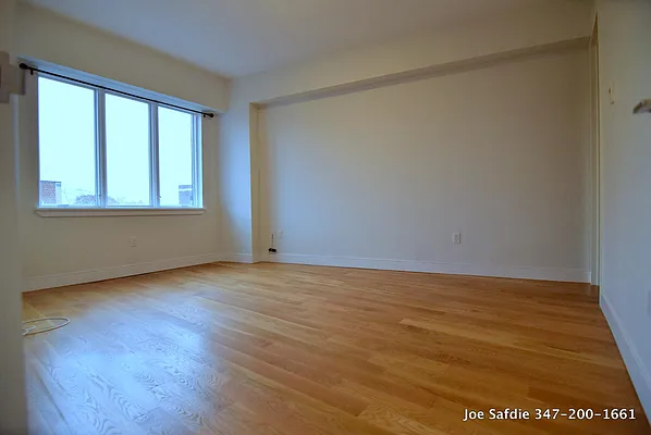 Rented by Safdie Realty Group | media 32