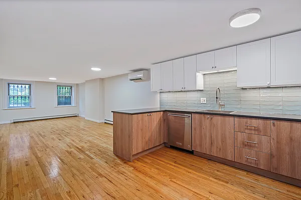 Sold by Daniel Gale Sotheby's International Realty | media 11