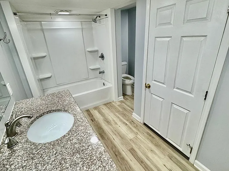 102 Crabtree Dr — Photo 6