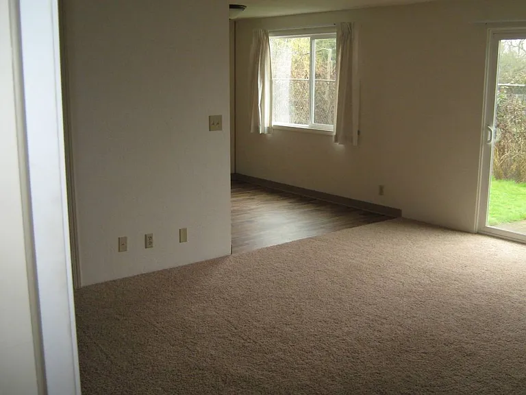 Fountain Court Apartments — Photo 8