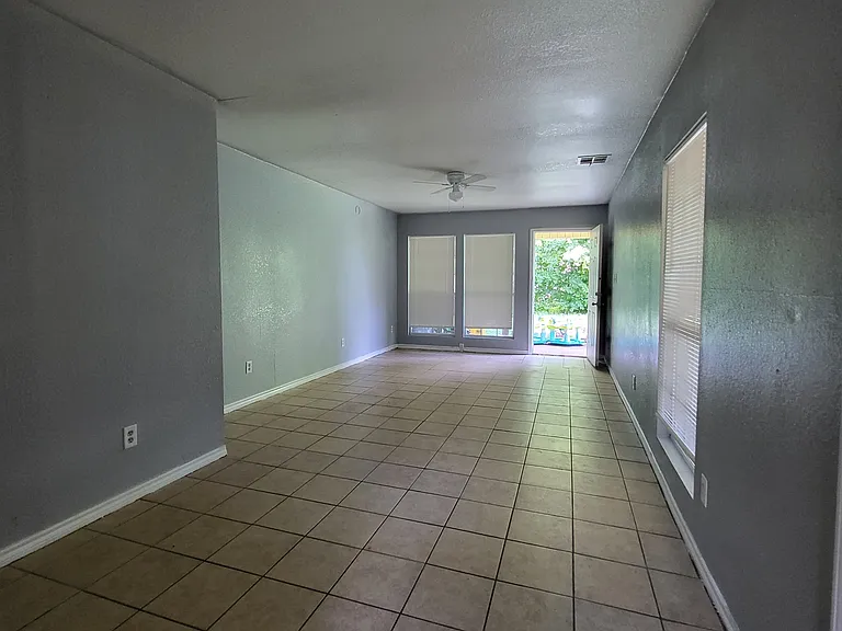 1613 Walton Walker Dr #A — Photo 7