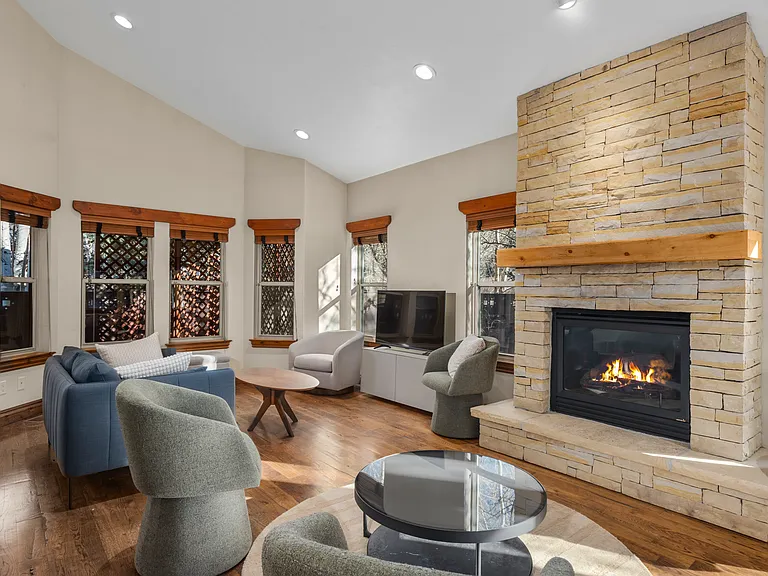 225 Juniper Ct — Photo 8